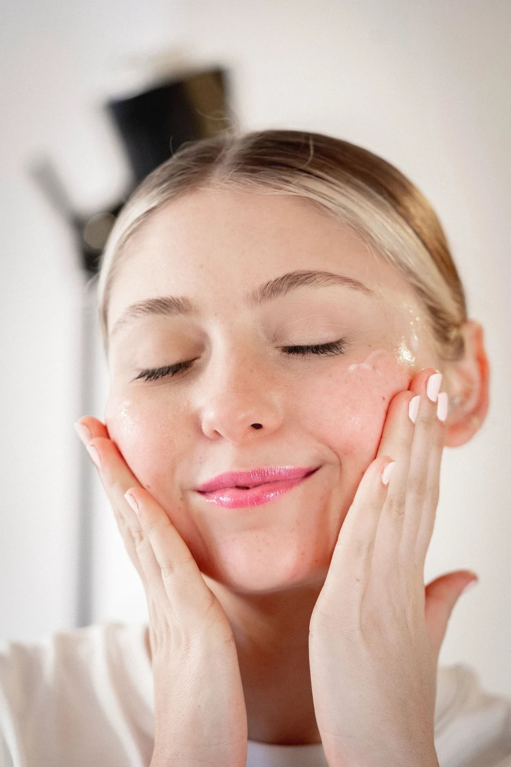 Glow peel face peel for dull skin brightening